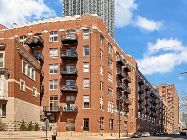 360 W Illinois St APT 524, Chicago, IL 60654