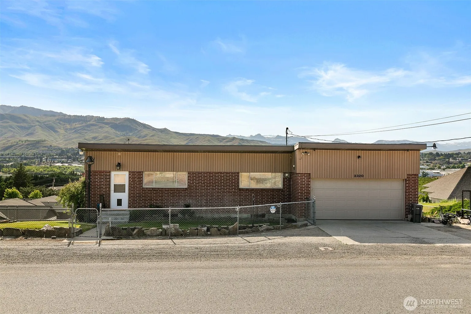 3320 NW Empire Ave Avenue photo 1