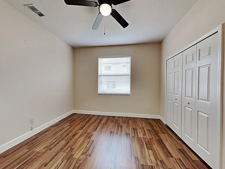 589 Errol Pkwy — Photo 12