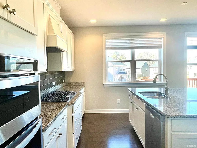 8008 Gilano Dr — Photo 12