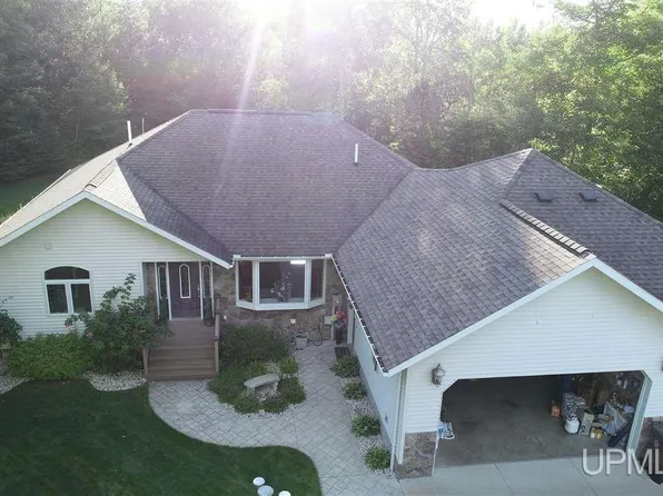 154 Lakeside Rd, Manistique, MI 49854