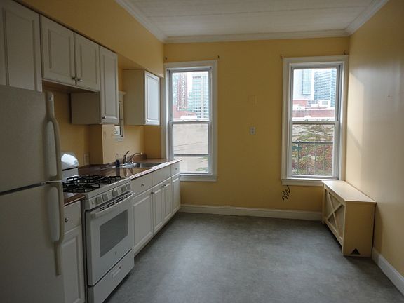 2nd image of 46-14 Vernon Blvd #3L