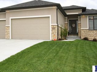 6315 Rim Rock Rd, Lincoln, NE 68526