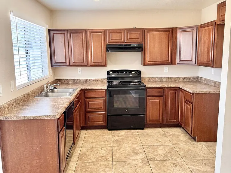 8544 W Lawrence Ln — Photo 10