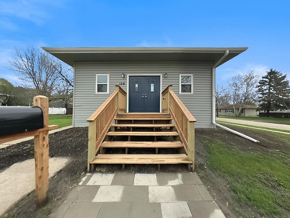 1st image of 109 S Cottage Grove Ave