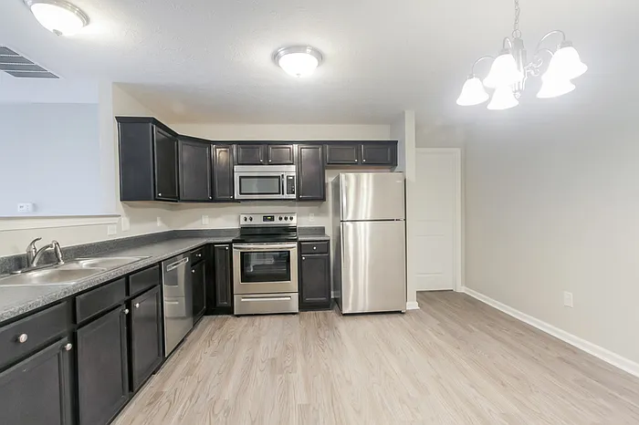 224 Rolling Ridge Dr — Photo 3