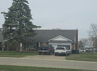 12875 Grand Haven Dr, Sterling Heights, MI