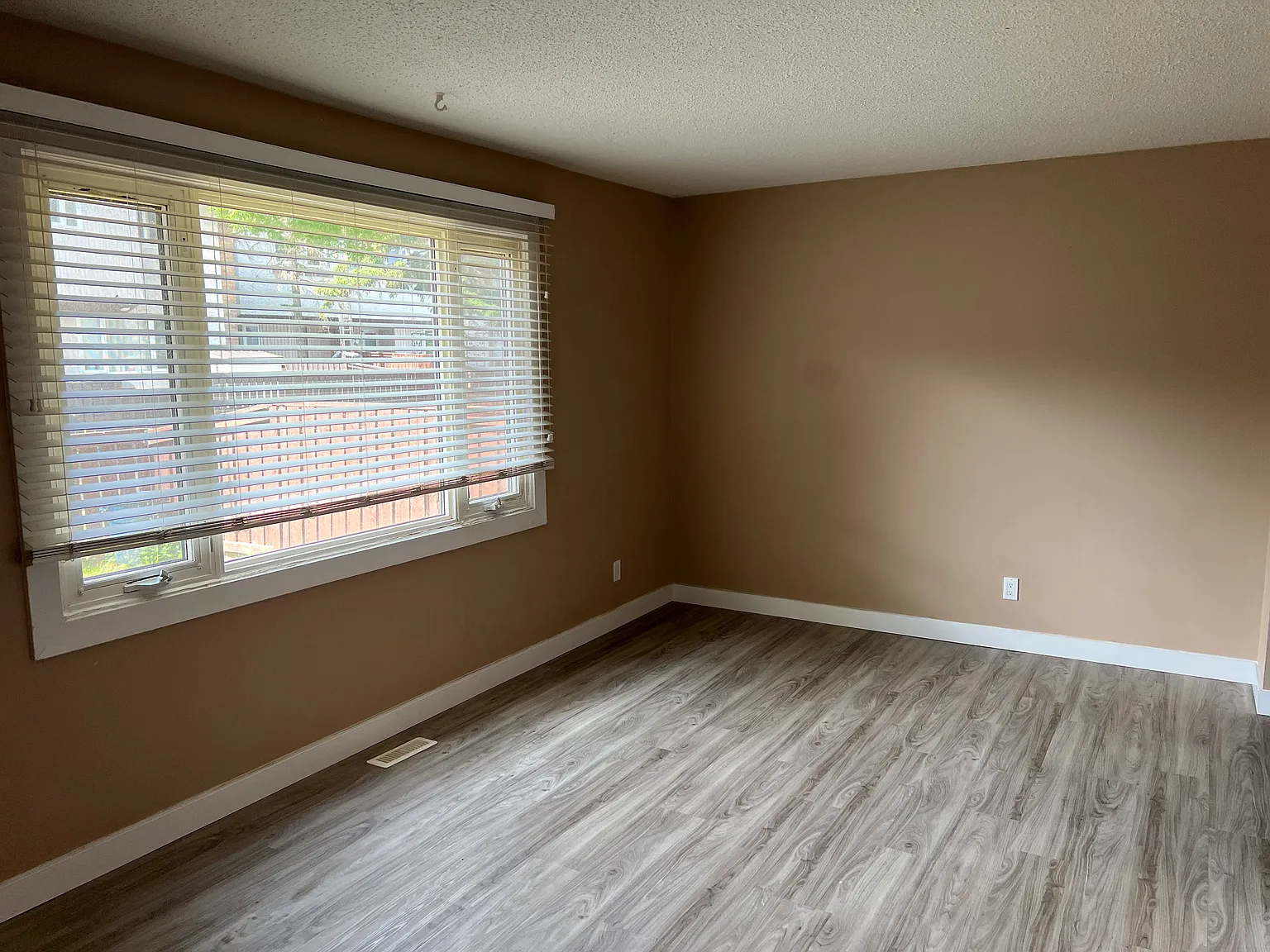 (PN 0948) Bright 3-bedroom townhouse — Photo 3