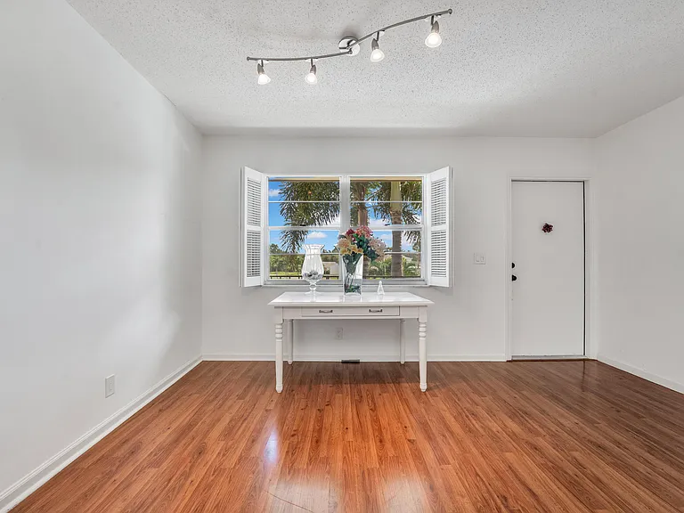 3075 Gardens East Dr #24 — Photo 6