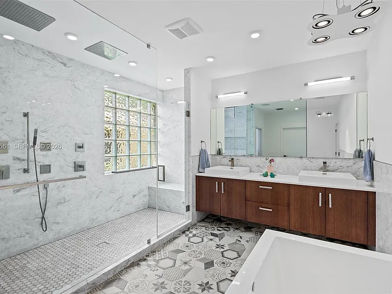 2498 Eagle Run Dr — Photo 32