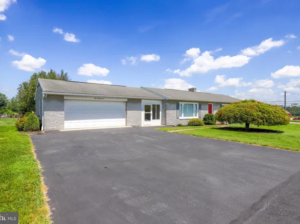 1547 Hillcrest Dr, Chambersburg, PA 17202