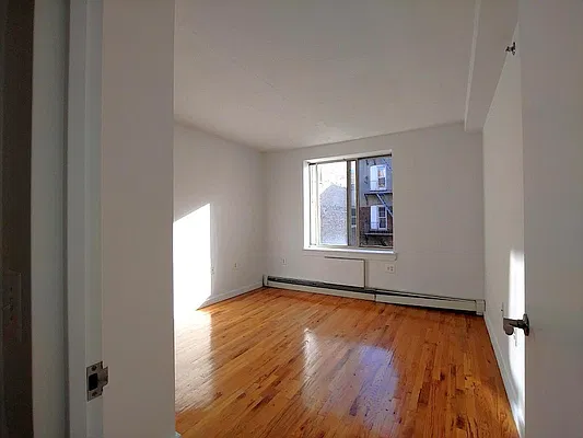Bedroom, photo 1