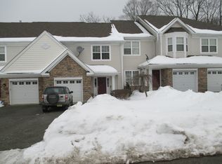 16 Black Bear Ct, Hamburg, NJ 07419