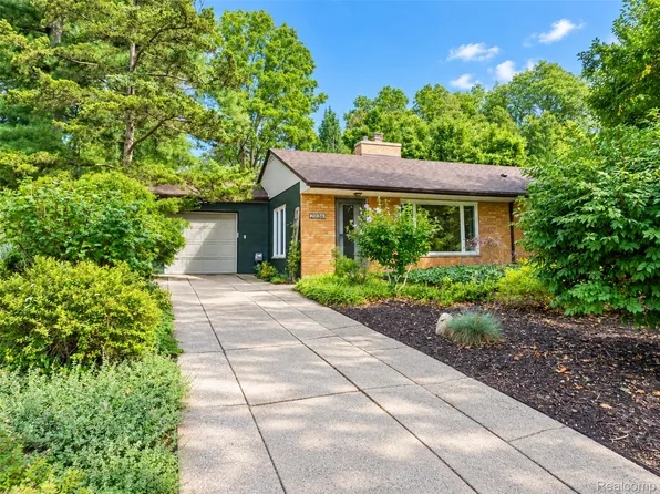 2036 Delafield Dr, Ann Arbor, MI 48105
