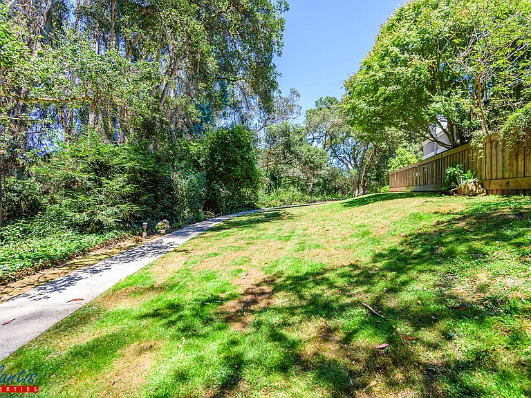 2931 Leotar Cir — Photo 8