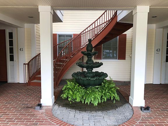 2nd image of 842 Palmer Dr