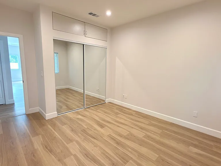 1344 Thompson Ave #A — Photo 10