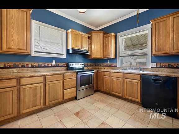4th image of 242 8th Ave E #1
