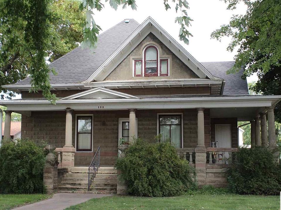 1st image of 125 1st St NE