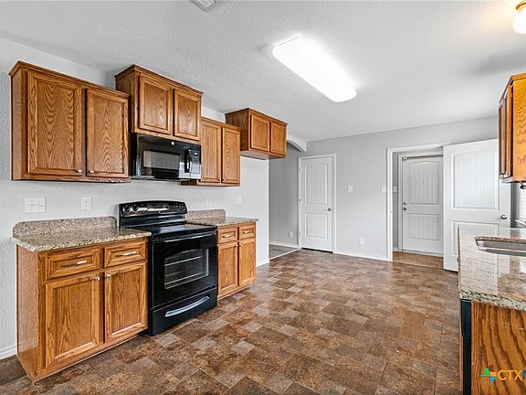 5th image of 2704 Tarrant County Dr