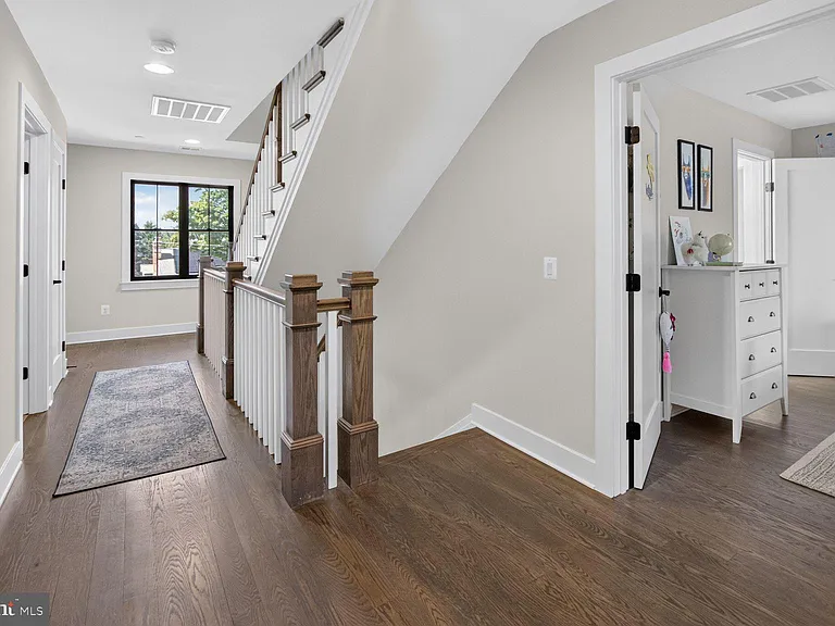 6106 Swansea St — Photo 27