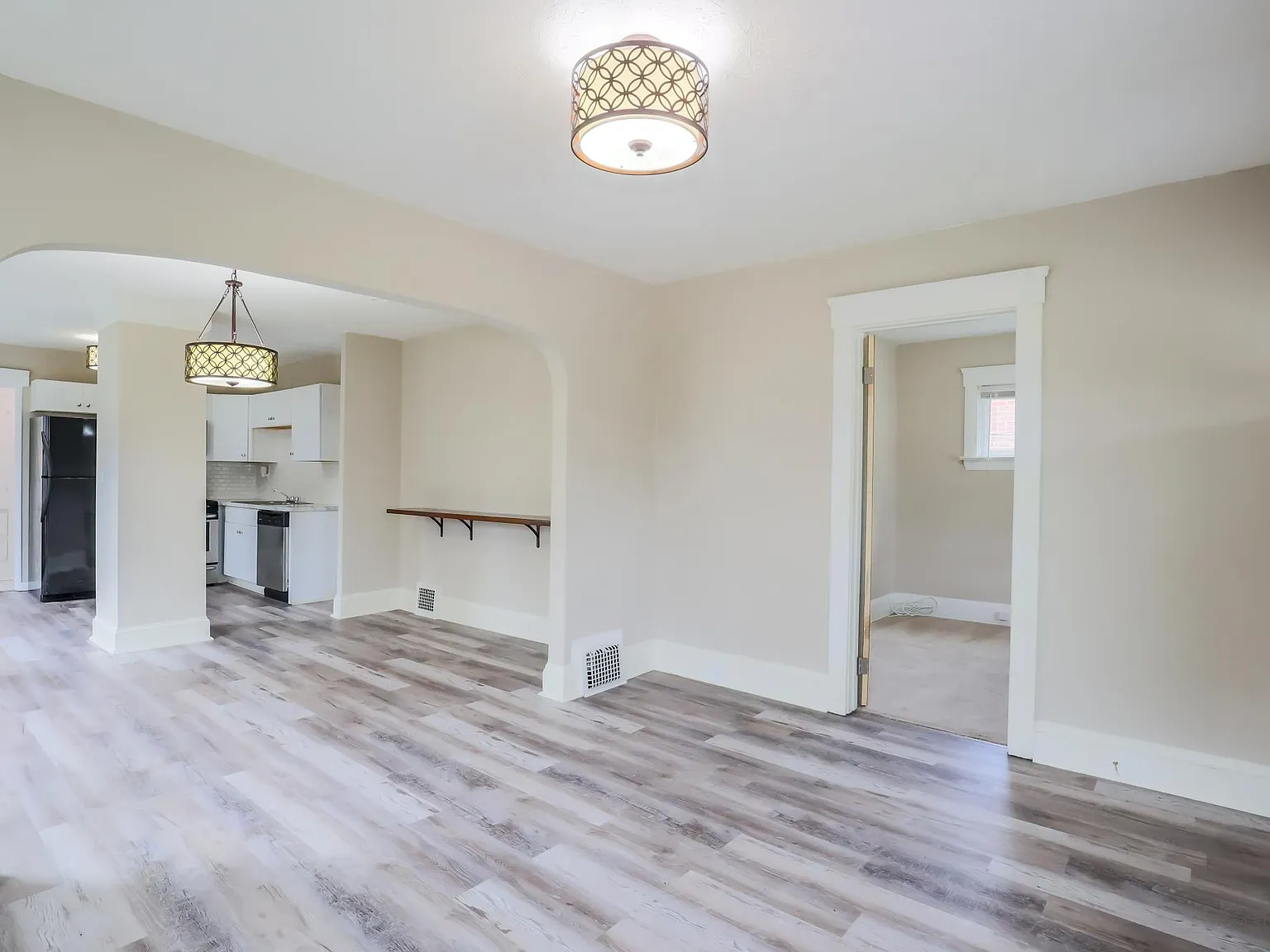 3 bed, 1000 sqft, $1,600 — Photo 4