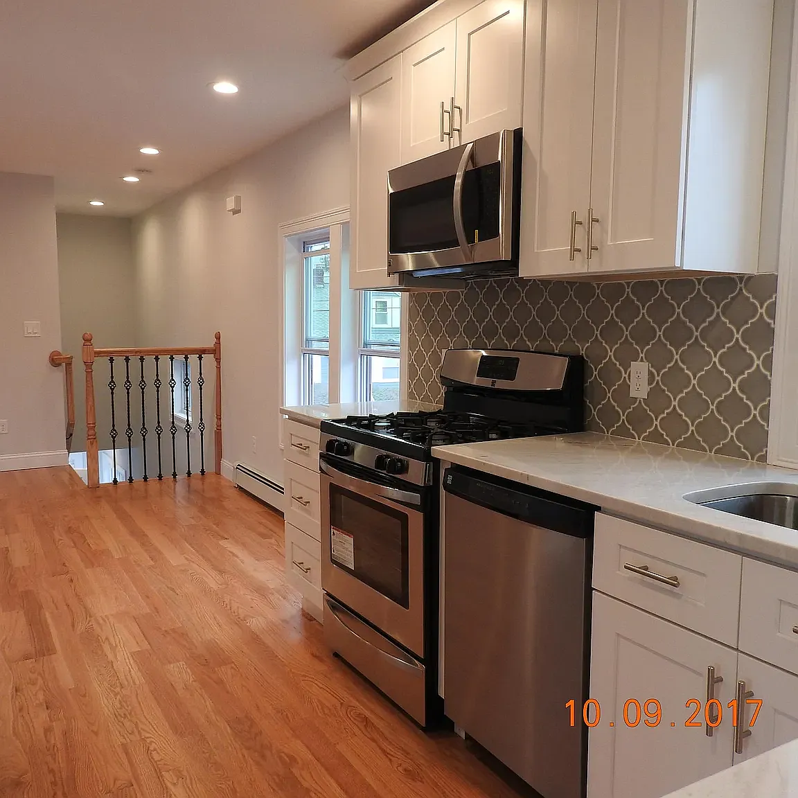 3 bed, 1100 sqft, $3,500 — Photo 3