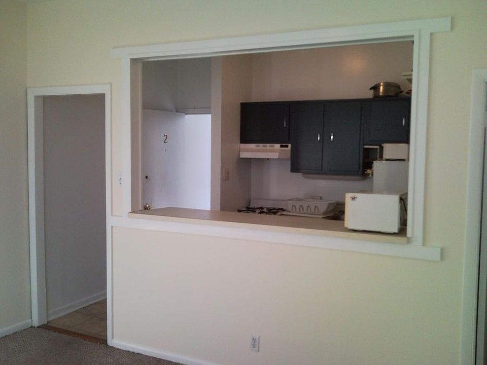 Separate Kitchen w/brkfst Bar