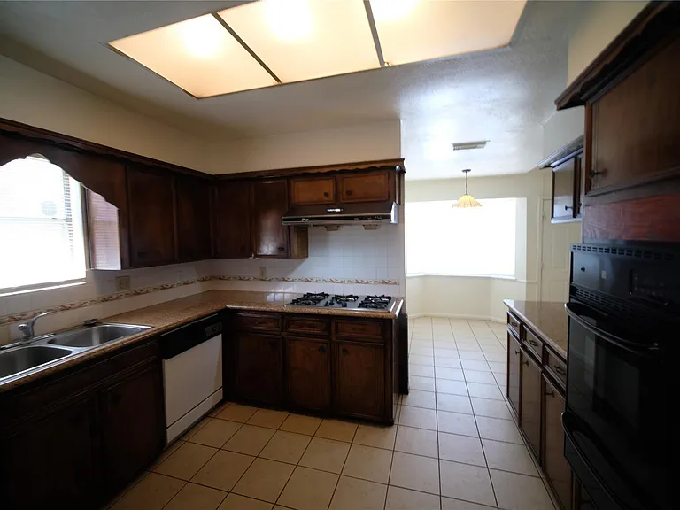 12526 Lima Dr — Photo 7