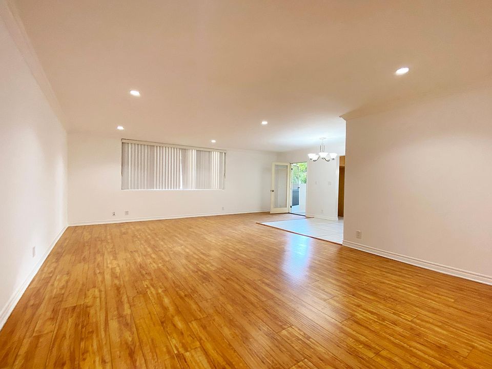 1st image of 432 N Palm Dr #207