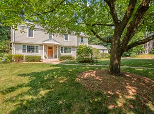 9 Candlelight Dr, Glastonbury, CT 06033