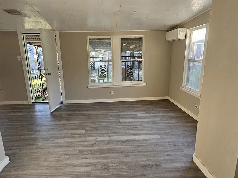 120 Chicago Blvd — Photo 3