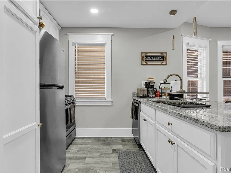 5238 Commonwealth St — Photo 12
