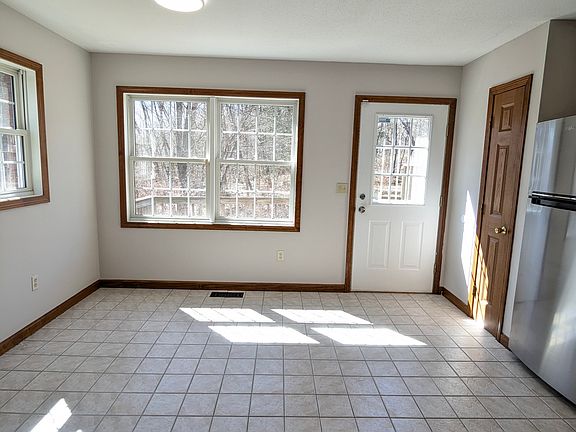 4th image of 1575 Highland Ave #7
