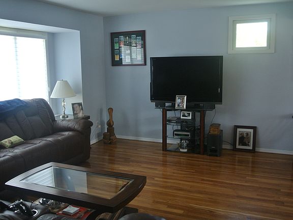 4th image of 3670 Ivy Dr