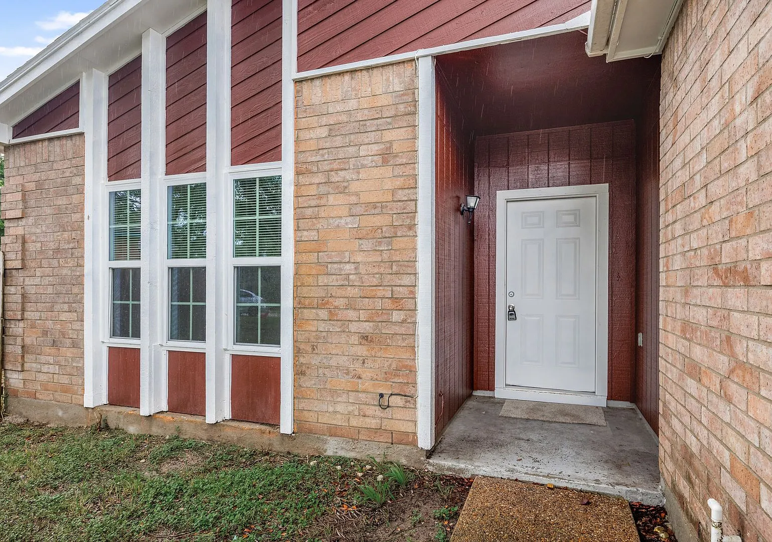 11313 Red Creek Circle - 3/bed 2/bath /$1695/month — Photo 2