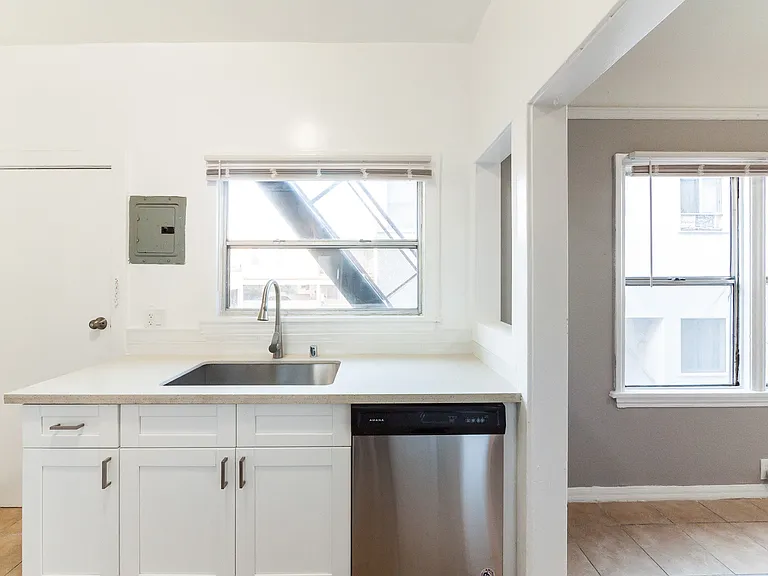 209 N Berendo St #3/4 — Photo 10
