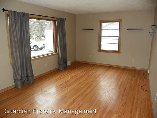 3rd image of 1040 County Road B W