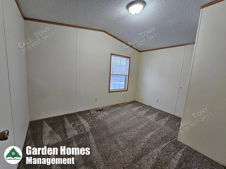 304 Tulip Ln — Photo 7