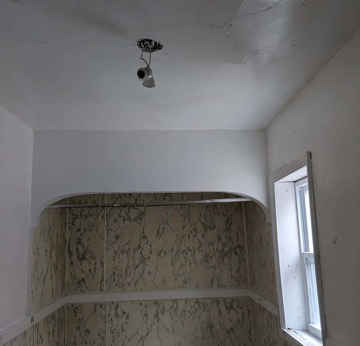 3 bed, 696 sqft, $1,050 — Photo 2