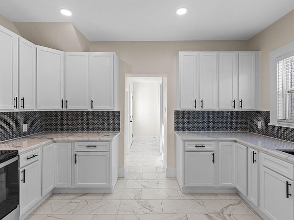 3rd image of 3415 Kavanaugh Blvd