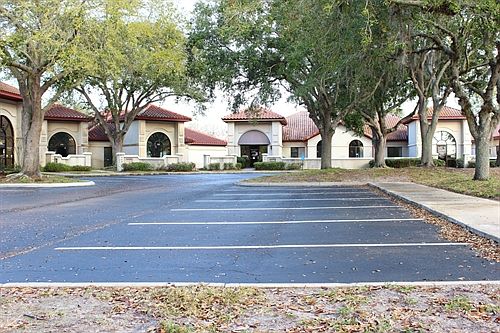 4th image of 236 Southpark Cir E