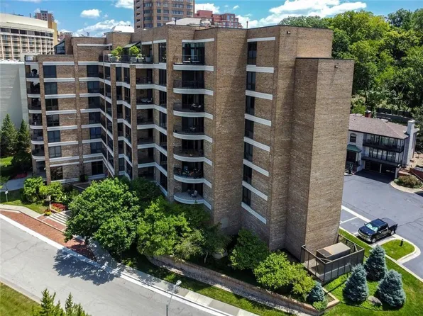 433 Ward Pkwy Unit 1, Kansas City, MO 64112