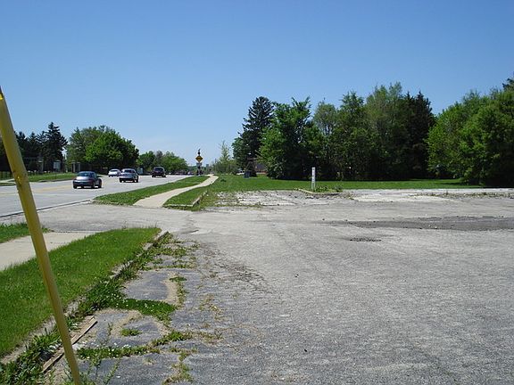 5th image of 908 Ogden Ave