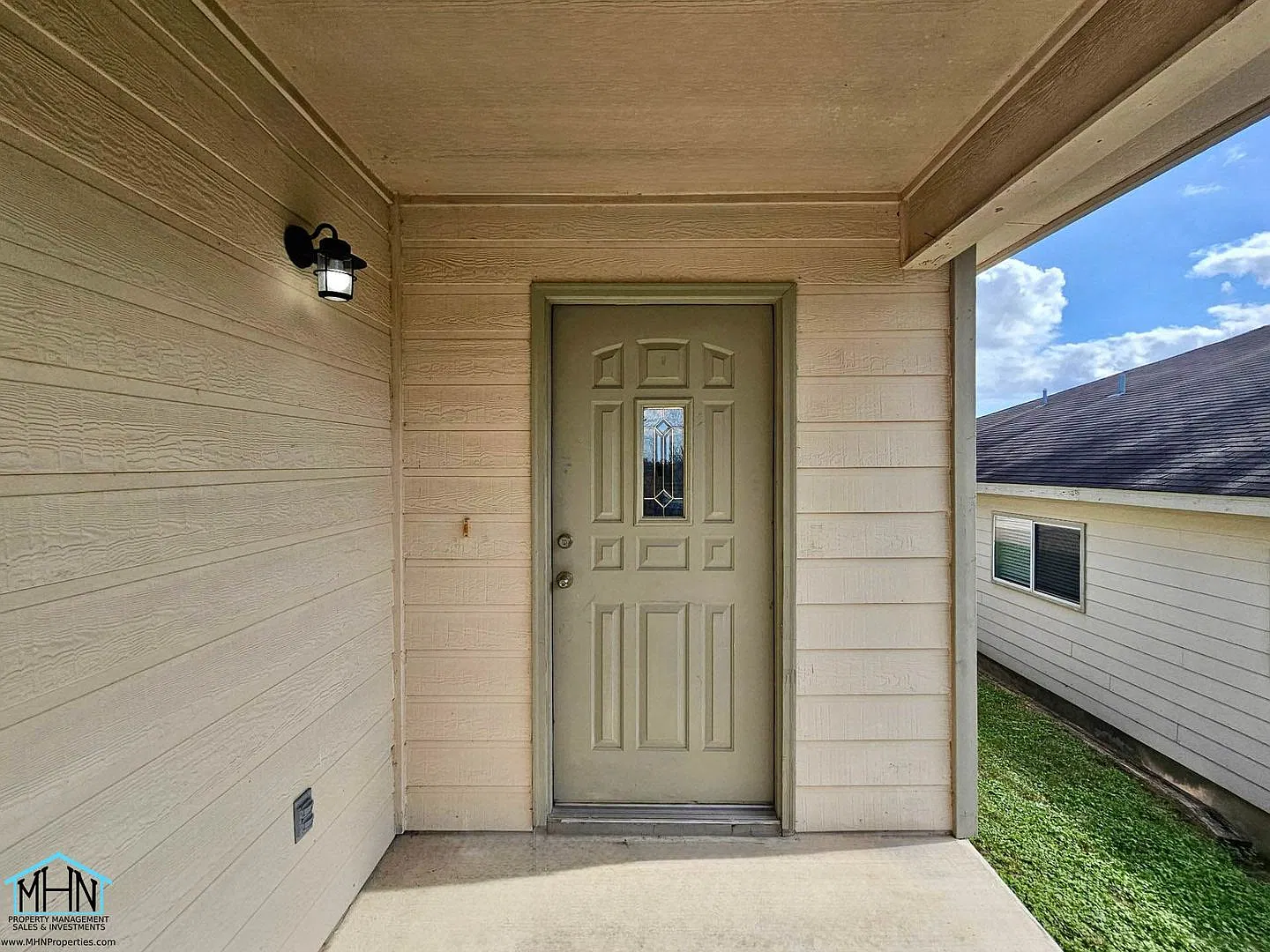 Beautifully Maintained 3-Bedroom Home with Open Floor Plan & Dedicated Office — Photo 3