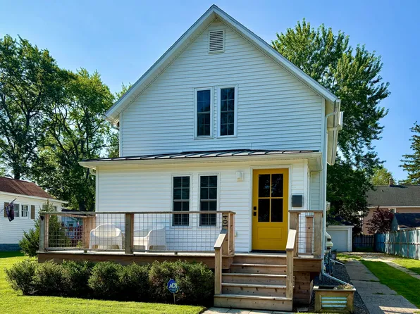 104 Locust St E, Three Oaks, MI 49128
