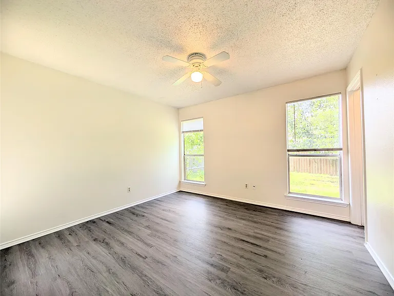 2036 Redwing Way — Photo 16