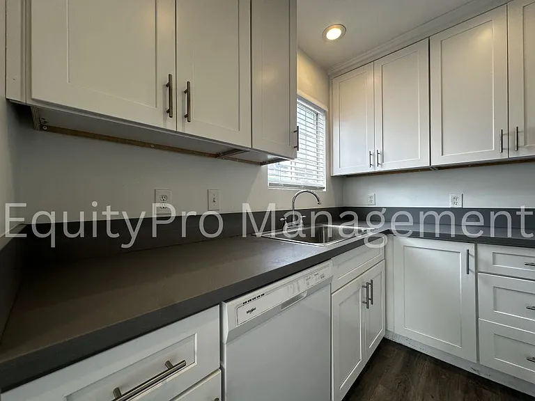 5583 California Ave — Photo 17