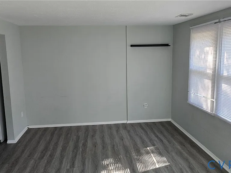 726 Sturgis Dr — Photo 2