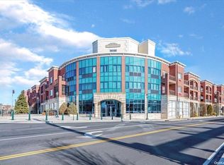 130 Post Ave APT 409, Westbury, NY 11590